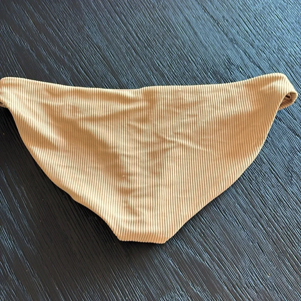 Frankie’s Bikinis Shea Ribbed Bottoms in Sand Size Large NWOT